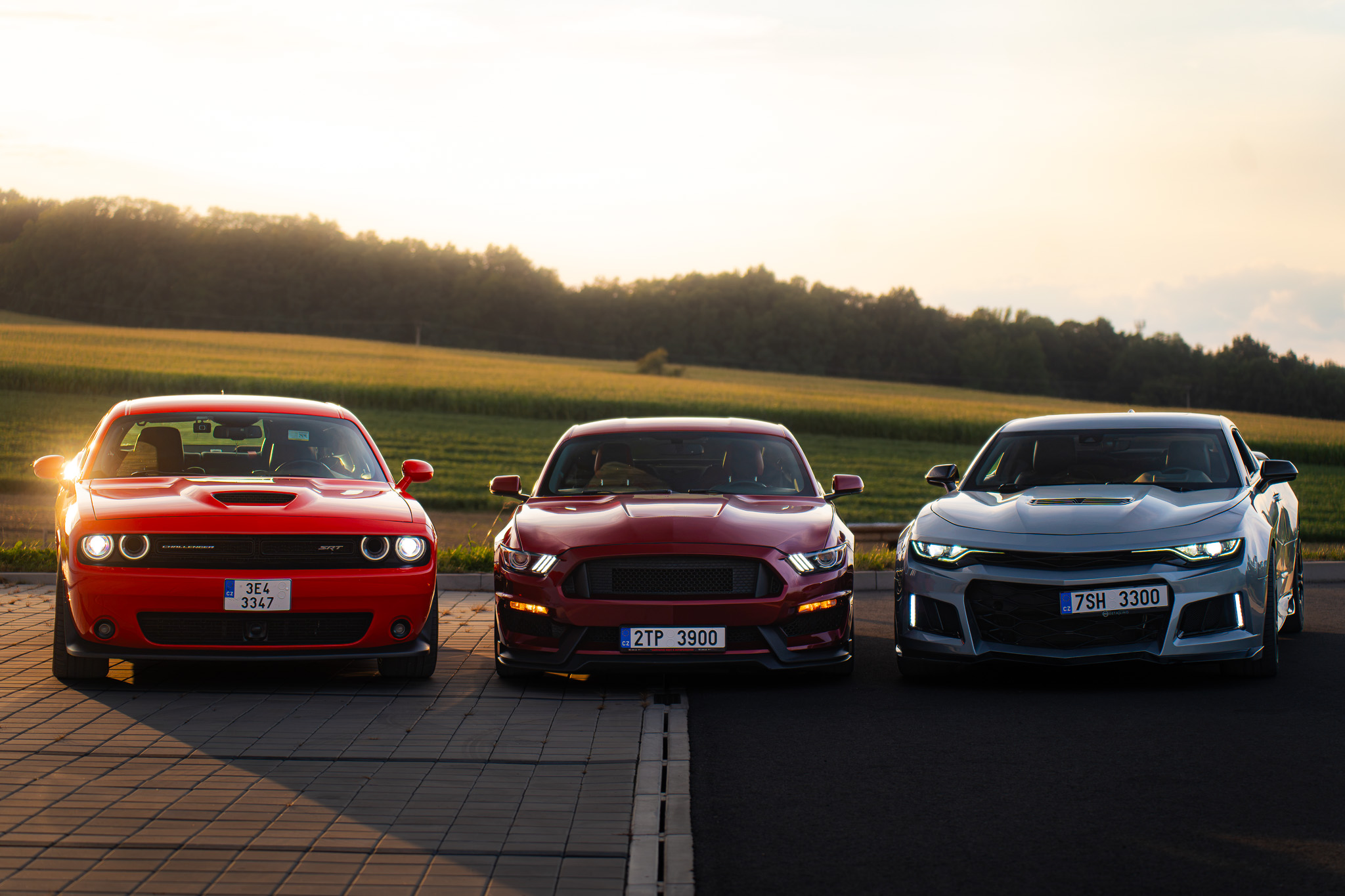 Dodge Challenger SRT, Ford Mustang GT a Chevrolet Camaro 2SS z půjčovny Americká síla